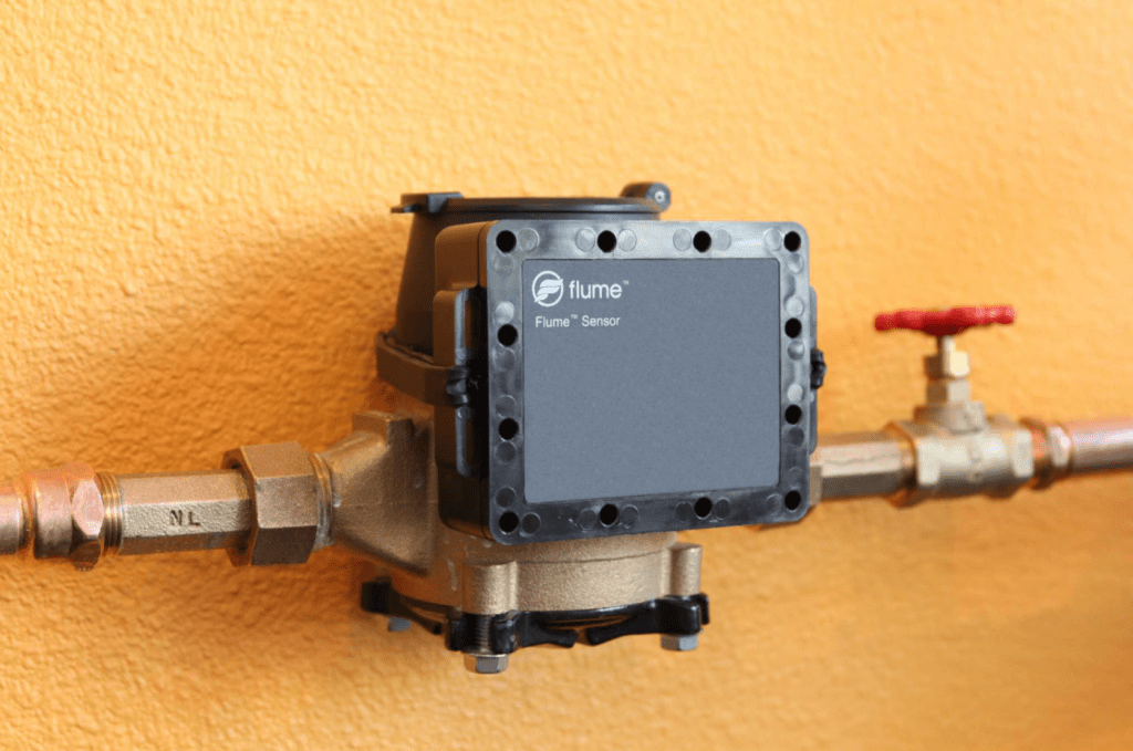 Water meter with a monitoring device on a supply line